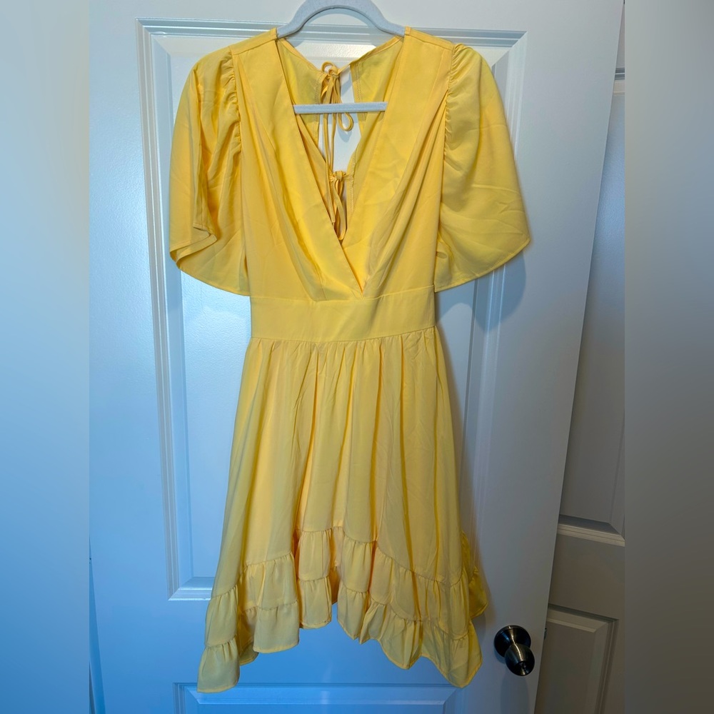 Yellow V-Neck Short Sleeve Flared Dresses